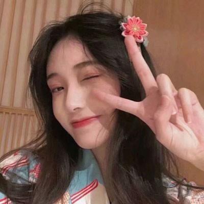 cuiwei_00's tweet photo. 🎊 💐 🌈 🍁 Twirling in a summer dress https://t.co/Q7Vkgh1Au7