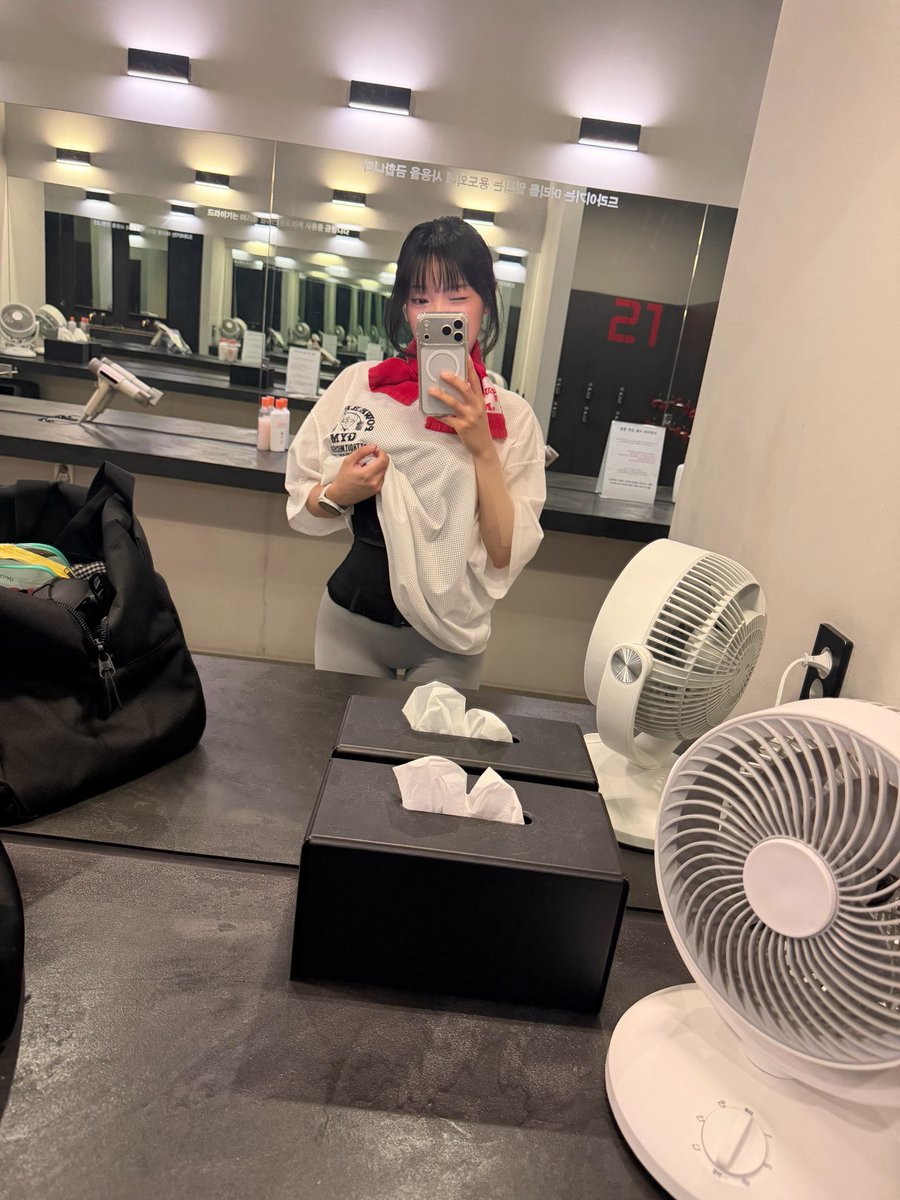 _hyooo_____'s tweet photo. 레깅스 핏이 진짜 좋아 https://t.co/IyZd0XvcTX
