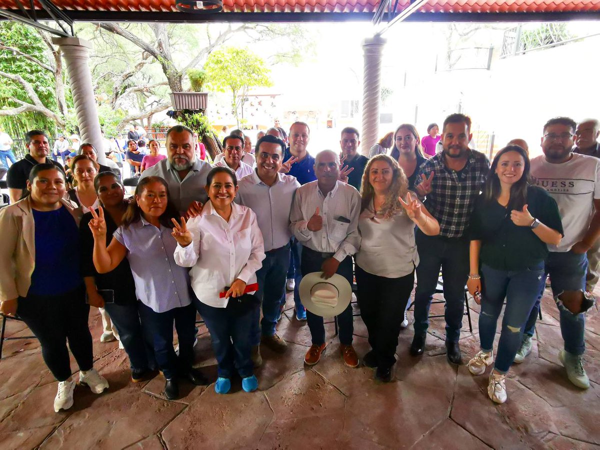 LuisBNava's tweet photo. Qué gusto visitar Tolimán para encontrarme con amigas y amigos con quienes compartimos una misma causa: cuidar nuestro estado y seguir construyendo un mejor futuro para todas las familias queretanas.

Gracias por regalarme su tiempo esta tarde, por su confianza y por seguir caminando juntos en este proyecto que tanto queremos y por el que todos los días trabajamos: Querétaro.