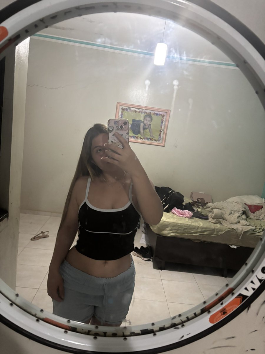i2mbell's tweet photo. nao vejo a hora de por um piercing no imbigo https://t.co/RhJ6nqCcKr