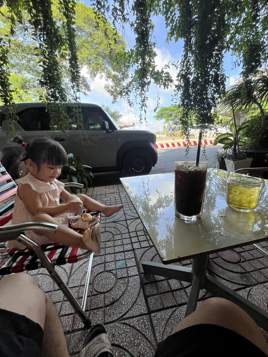thachdongthap's tweet photo. Cafe với gái đồ https://t.co/tFyquX7AmB