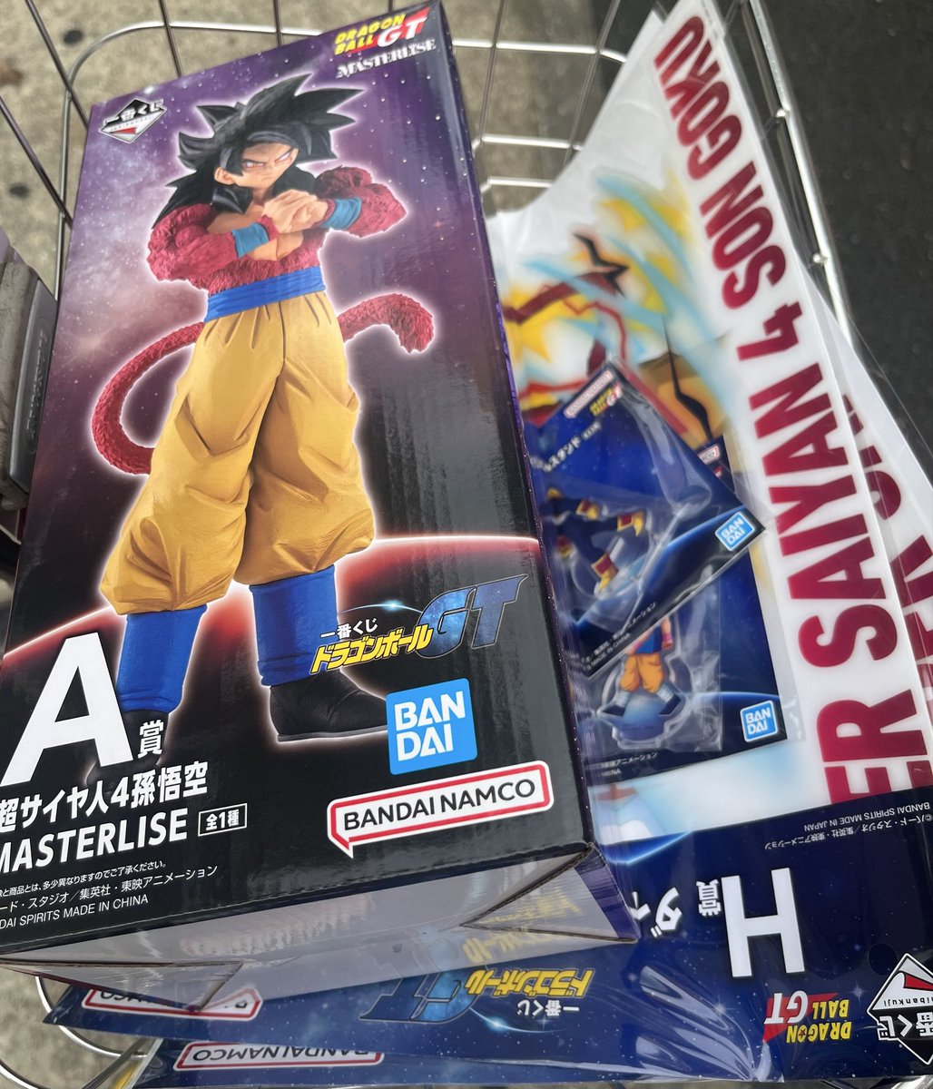 trybael05's tweet photo. コンビニ五回制限で悟空4ゲット！
ベジータ4も欲しかったけど再販来たら頑張るか https://t.co/xxZsKpmXy7