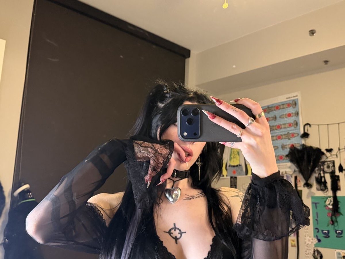sienaglows's tweet photo. Only here to satisfy your filthiest thoughts. https://t.co/CLy0oGXTsr