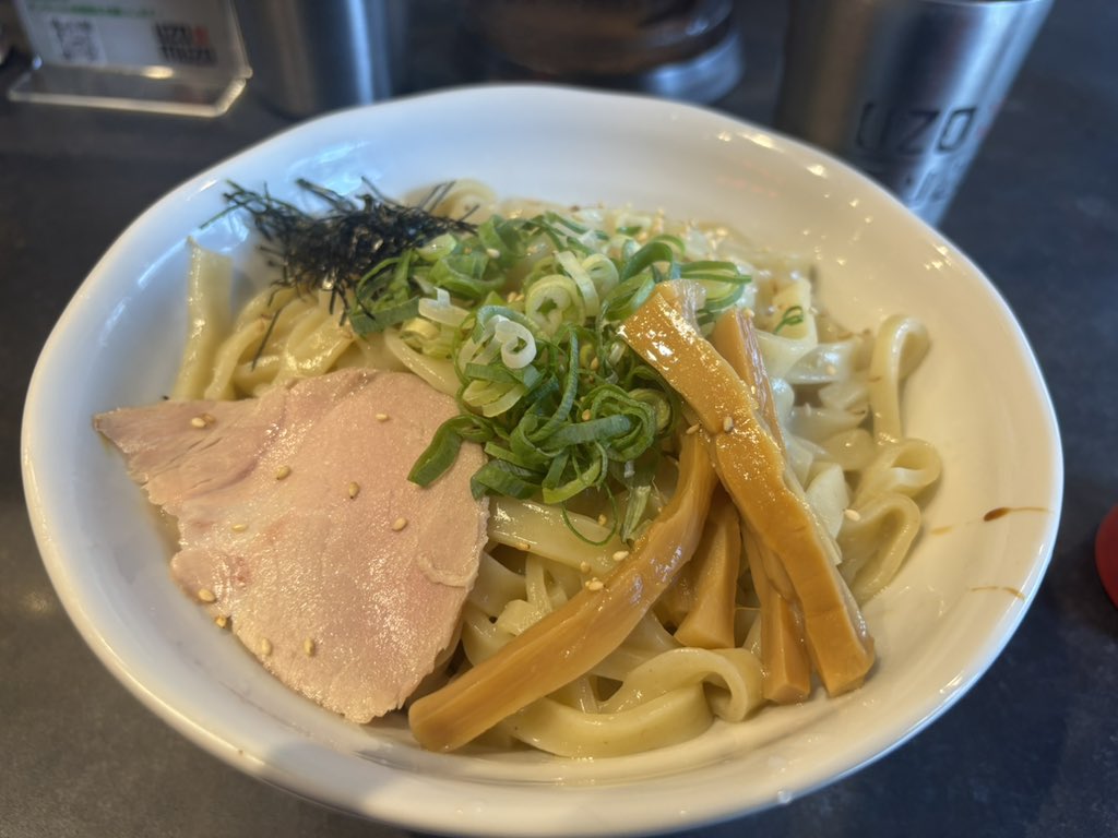 tora_iidx's tweet photo. 有象無象の油そば食べてみた
いままで食べてきた中で一番極太やった https://t.co/lOAE4ggKny