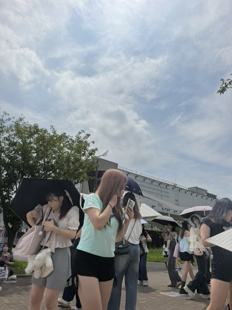 bs33z1's tweet photo. @___rupico 交換可能です。駅からグッズエリアに行く最初の方の道におります。 https://t.co/rnnQ0XNwby