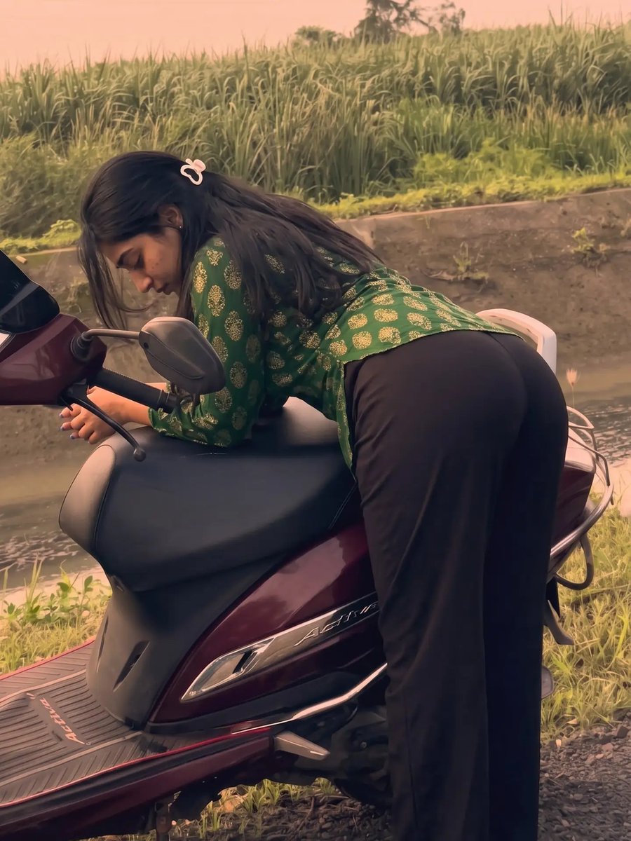 shanaya7424's tweet photo. Do you wanna ride with me? https://t.co/j31RrR8mdV