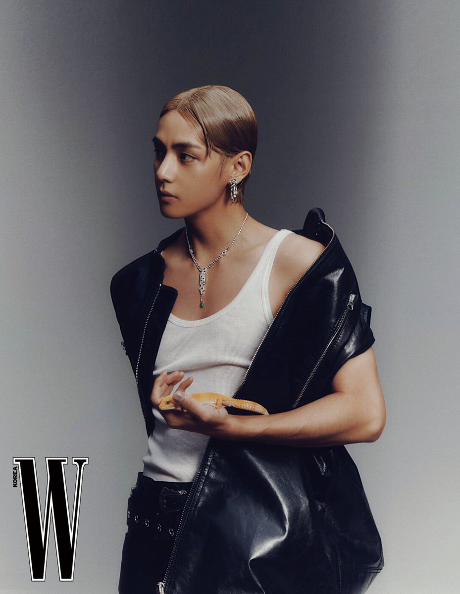 alexapolezhaeva's tweet photo. V FOR W KOREA 
#V #TAEHYUNG 
#KimTaehyung #THV
#VxCartier 

""I asked about V's recent whereabouts, and he began by saying, "I am happy because I am having fun days these days." 
#V  #뷔 #BTS #bts #Cartier #wkorea "

2023.08.22 

https://t.co/Fww6VVrcKY https://t.co/97jnshnvce