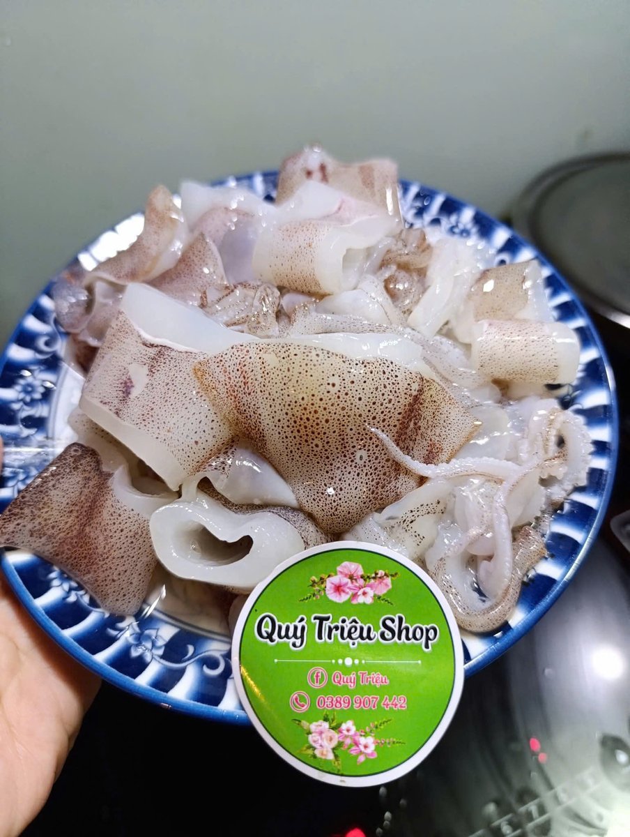 Quocdat1987's tweet photo. ☔ Cuối tuần Hà Nội mưa gió – ở nhà quây quần bên nồi lẩu nóng là chuẩn bài! 🍲
🥩 Bò ba chỉ Mỹ cuộn lẩu: 120K/khay 500g
🦑 Mực ống nháy VIP: 145K/khay 500g
🍡 Viên thả lẩu EB: từ 95K/túi 500g
🌭 Xúc xích phô mai Đức: 85K/gói 250g
☎️ 0901 779 333 - Đạt https://t.co/pegivEOEK2