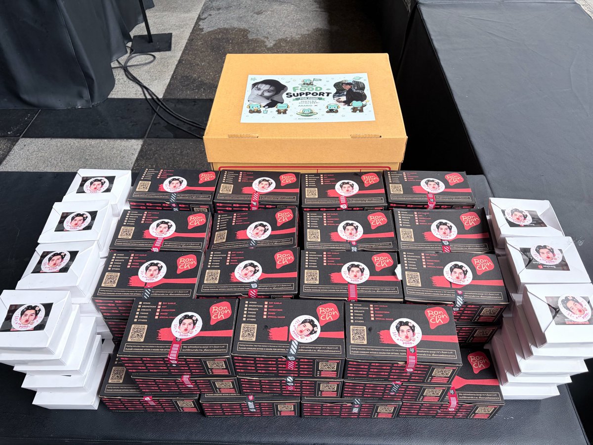ppnaravit_home's tweet photo. Food Support | #PondPhuwinConcertD2 ✨️

อาหารเพิ่มกำลังสำหรับการขึ้นคอนวันที่ 2 เติมพลังก่อนขึ้นคอนเหมือนเดิม กินเย้อๆจะได้มีแรงน้า มีกำลังใจจากทุกคนอยู่นะคับ เจอกันในคอนน้าา✌🏻💖

🐻🧡 For @ppnaravit

- ปลาหิมะย่าง (ย่างซีอิ้ว/ย่างเกลือ)
- ชุดสเต็กปลาแซลมอน
- สเต็กไก่
- เทมปุระกุ้งใหญ่
- ชุดสเต็กเนื้อสันใน
- ข้าวหน้าปลาแซลมอนราดซอสเมนไท
- ชุดเนื้อย่างซีอิ้ว
- ข้าวหน้าเนื้อผัดซีอิ๊ว
- เกี๊ยวซ่า
- ไก่ทอดบอนชอน+ข้าวญี่ปุ่น
- C-vitt เลมอน
- C-vitt เลมอน ไม่มีน้ำตาล
- C-vitt ส้ม ไม่มีน้ำตาล 
- โค้ก
- น้ำแร่ 

🧡🤍 For Staff 

- ไก่ทอดบอนชอน+ข้าวญี่ปุ่น

Special thanks :  @pondsupport_kr 💖✨️

#ppnaravit 
#ปอนด์ภูวินทร์ 
#PERMPOON 
#PondPhuwinConcert