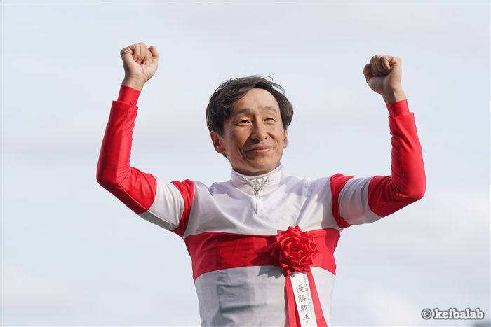 keibalab's tweet photo. 【施錠】
本日の札幌競馬、終盤戦
10R 1着 武豊騎手
11R 1着 横山典弘騎手
12R 1着 横山典弘騎手

武豊騎手→本日7鞍騎乗で2勝2着3回
横山典弘騎手→本日3鞍騎乗で2勝
#横山典弘 #武豊 #札幌競馬 
https://t.co/1rPNBGXL6B https://t.co/vLbcBkc241