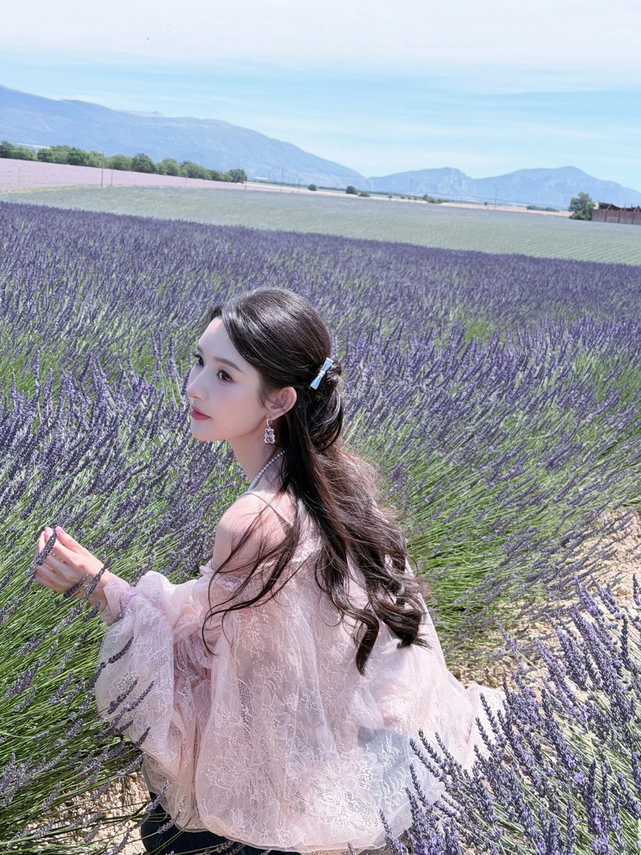 Antiqueclouds's tweet photo. 260822 #WangYuwen Weibo (2/3),
Still delicious food, drinks, fun, beautiful sights and great friends~ Goodbye France~ See you next time! 🌍#EarthSuperFresh #EarthSuperFresh2 https://t.co/xoz1AEseEM