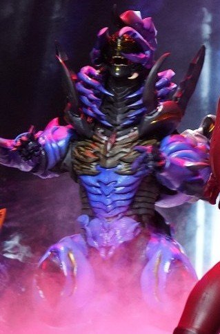 minor_kaiju's tweet photo. グラフィアス（怪獣化）
中国限定のライブステージ、ウルトラギャラクシーファイト 運命の対決 に登場

幻獣闘士グラフィアスがディアボロによって絶対粒子を注入され怪獣化した姿
自我は��くただ破壊のために暴れ回る怪物となった。
レオ、レグロス、リブット、オーブの4人をいとも容易く蹴散らした。 https://t.co/KnxbNeYucR