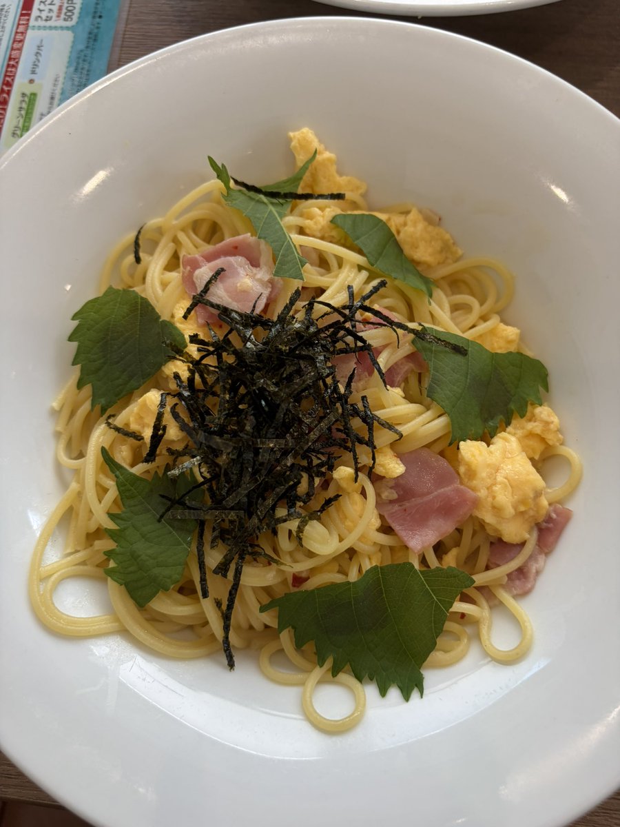 myu1177's tweet photo. デニーズで同僚の誕生日にランチ。最後のケーキは、食べかけだけど、誕生日クーポンです^ ^ https://t.co/6wDxKb6xLI