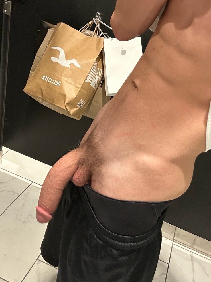 ThickDream's tweet photo. I'll send big dicks to who Retweets. 😍 https://t.co/pUWfjVxNLj