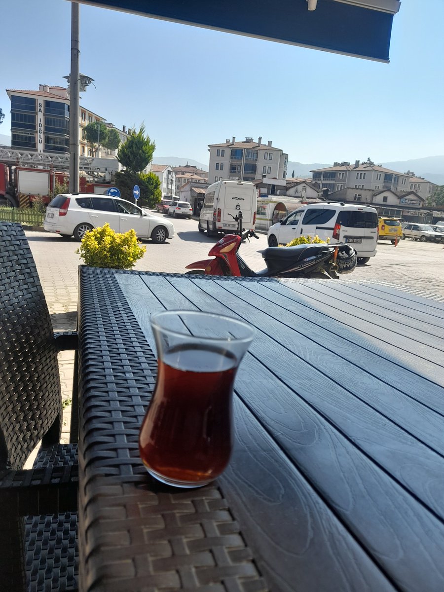 sadecebadeg's tweet photo. Sabah oldu.. Nerede kalmıştım? 
Mesai başladı ..
#gunaydin
#cumartesi https://t.co/rLsBJxpdat