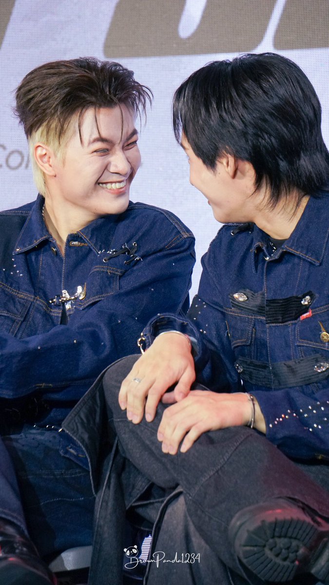BrownPanda___'s tweet photo. รักกันมากกกกกก หน่วยเป็นก้อนคับ
#SuperThai 
#Superniversary1stYear https://t.co/AU31h2FJg8