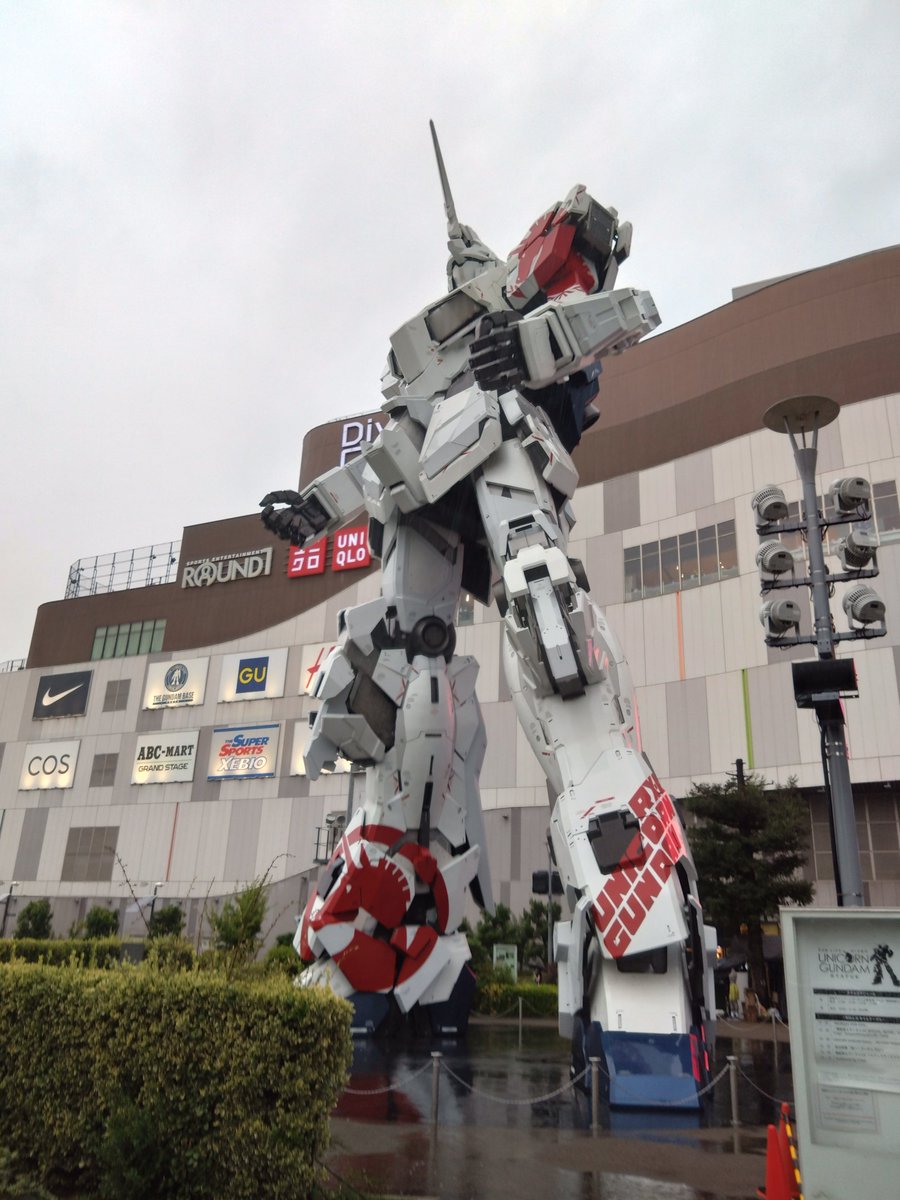 mononoken's tweet photo. ユニコーンガンダム見に来た https://t.co/UAaZXMlHgR