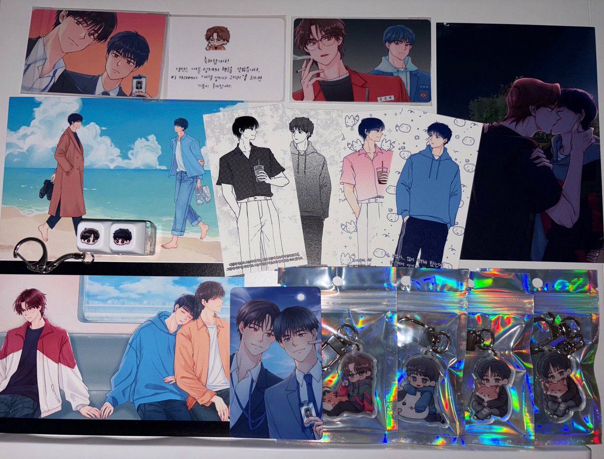 skdkejwosk's tweet photo. @thaxioe 님의 소장본을 겟 햇습니다 책을 받고나니까 정말 후회 없을 퀄리티엿습니다 같이 받은 굿즈도 ㄴㅁㄴㅁ예쁘고요..
혹시라도 소장본 받고 이제 읽어야지 하시는 분들은 제발 환승-취급-충돌 순으로 읽어주셧으면 좋겟어요 정말 후회업습니다..
할 말이 넘 많은데 읽고 타래에 더 쓸게요 https://t.co/wnuhRdC0pA