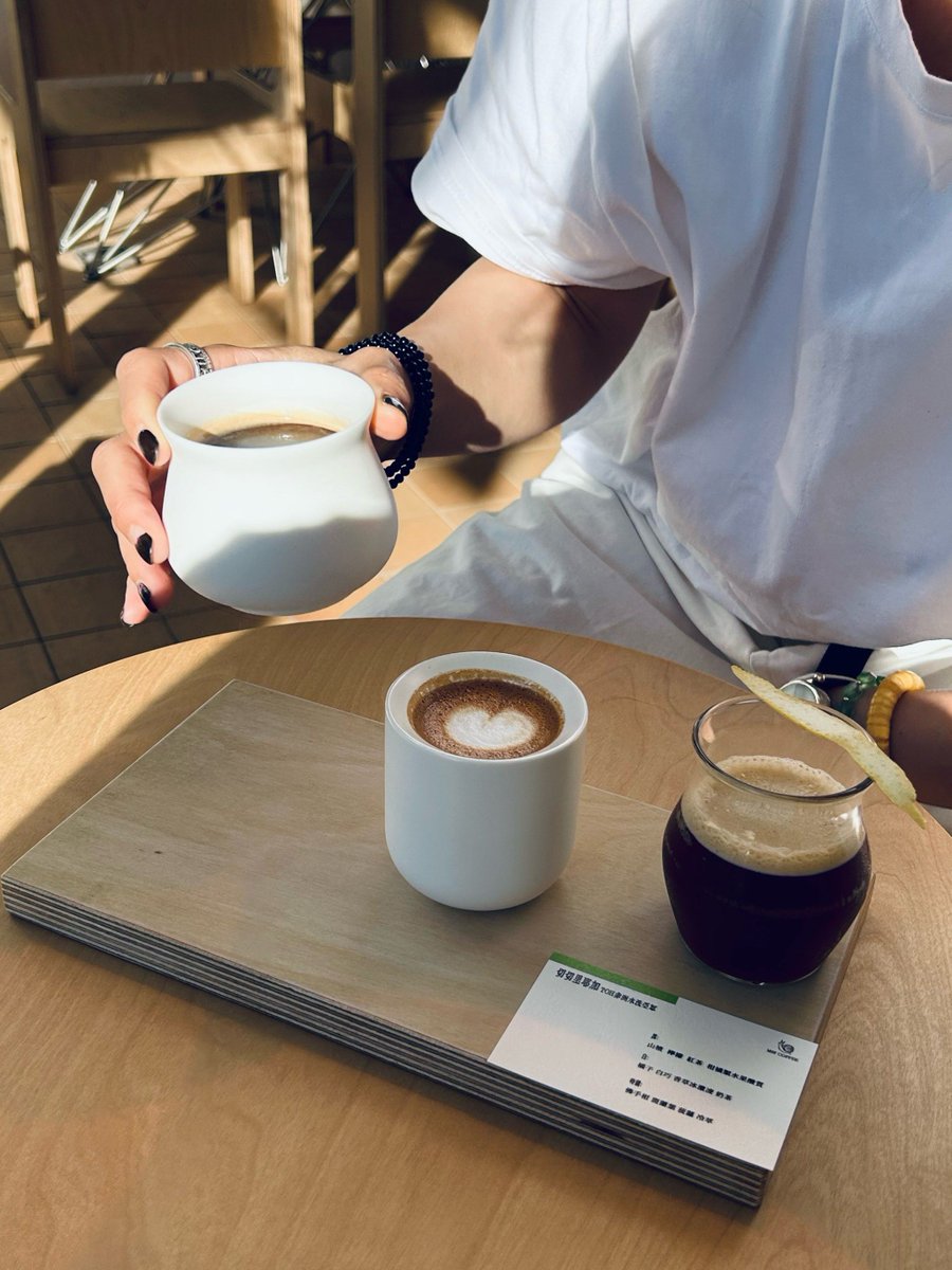 RICHARD96545478's tweet photo. Just fumbled and spilled my coffee on a busy street, a stranger stopped to wipe it up with me and bought a new one. Kindness makes small bad days turn around immediately. https://t.co/nw67V5ExKX