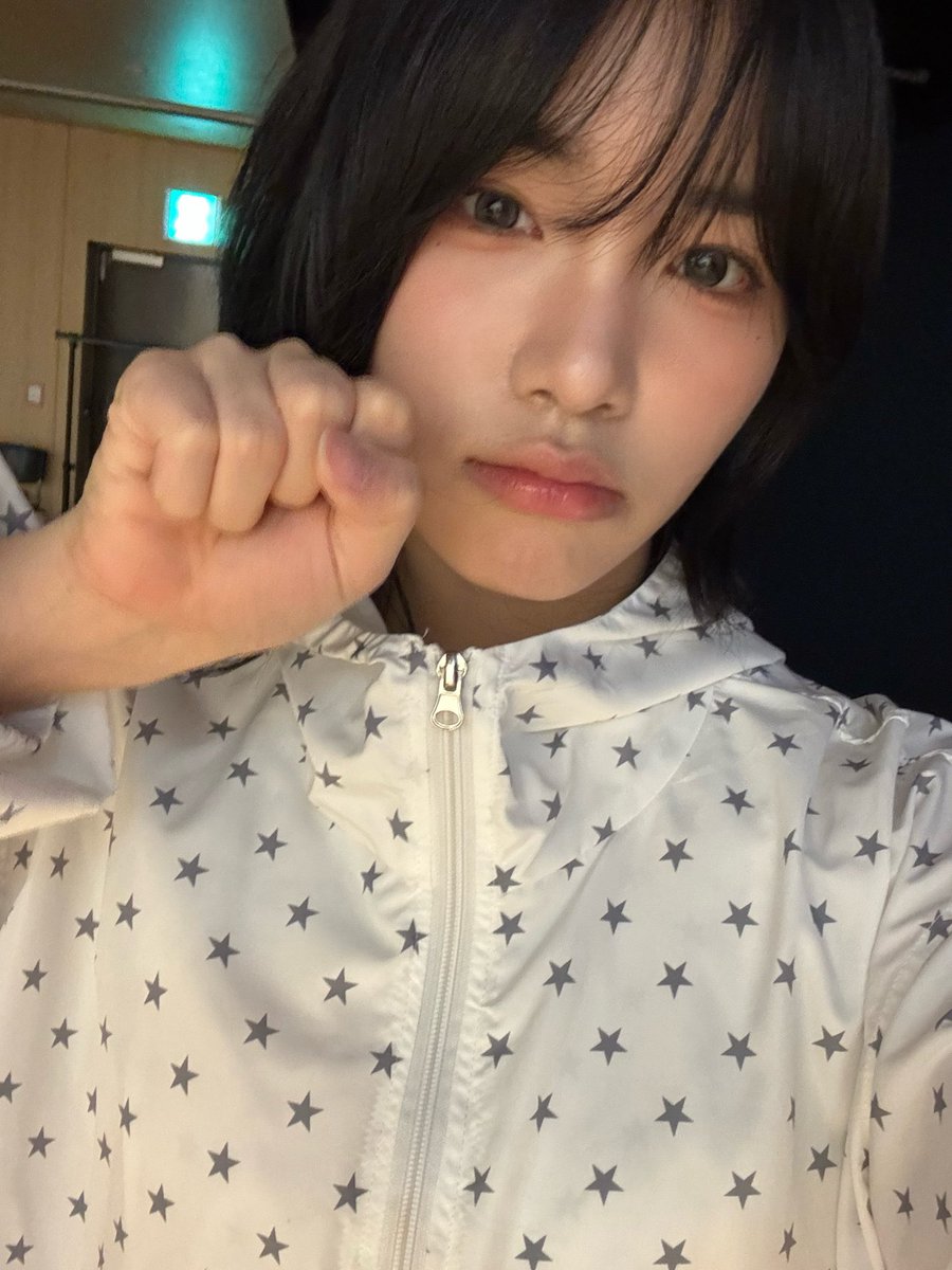 Doeiun's tweet photo. Looking all innocent and puppy-like, hoping you won’t even notice when I nonchalantly step on your foot woof woof https://t.co/XTrcXFYtpN