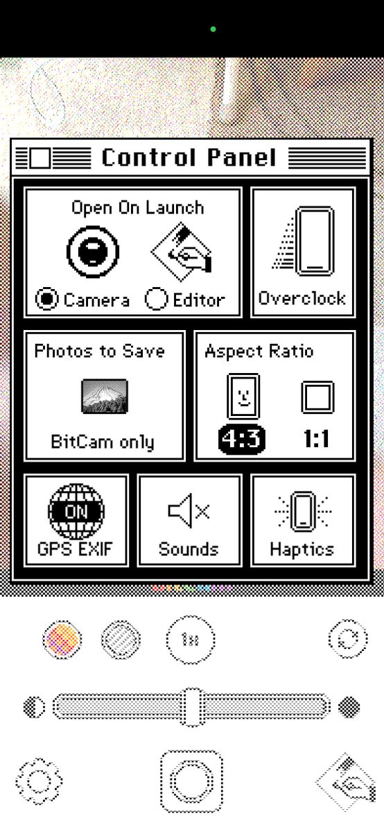 SakiPapa's tweet photo. iPhone/iPad/MacにそれぞれあわせたSystem 6風コントロールパネル
- iPhoneはズームに対応
- Macはセンターフレームや背景などに対応
- メタデータのオンオフや保存方法などに対応
- オーバークロック（というより動作を遅く）に対応
などなど
#ワンボタンの声 https://t.co/mLSxcR6Up3