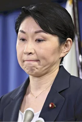 revytyan's tweet photo. 【小渕優子氏：「先人の苦労を考えると、たやすく消費税減税なんて言ってはいけない」😮‍💨】
😵‍💫増税を決めるだけの税調の仕事は楽、苦労するのは増税された側の国民だ❗️
ただただ増税だけ繰り返した先人は1つも苦労などしていない❗️
苦労とは国民の負担を考え増税しないで、何とかできないか策を練りに練ることだ❗️
こんな考えの世襲議員を10回当選させても、世の中は1つも良くはならない😟
https://t.co/FxT4MZCG6y