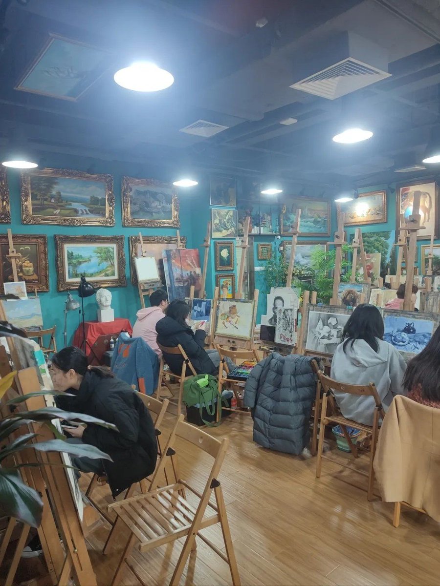 ferley27958539's tweet photo. Just finished this immersive oil painting workshop—blending colors, feeling the brush strokes, and breathing in the studio vibe is pure magic! https://t.co/NuKsuTycAI