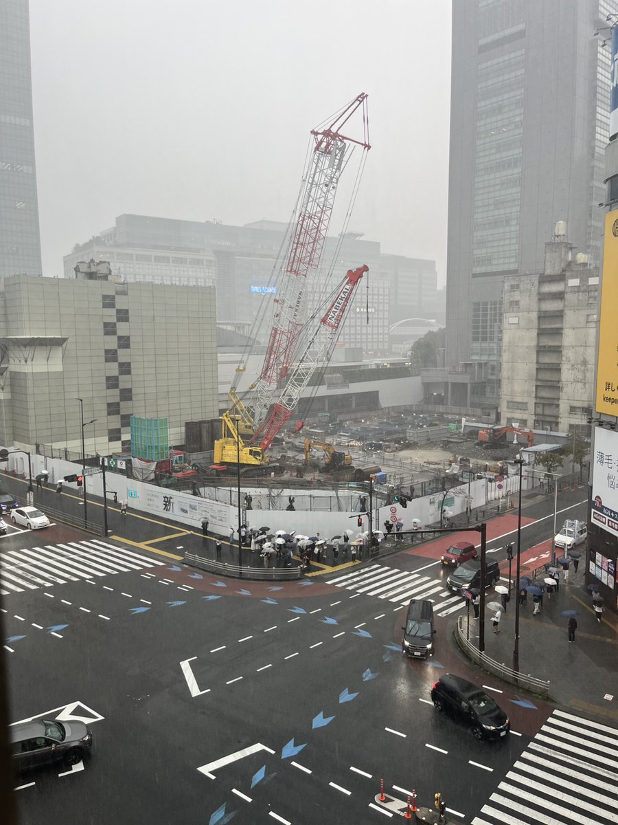 kaitorishichi's tweet photo. 新宿は凄まじい雷雨となっております！
ここからは雨の日スペシャルプライスで買取査定頑張りますのでご来店を予定されている方は十分にお気を付けください😃

＃雨　＃新宿

お問い合わせ→https://t.co/EnUf0FLz5N https://t.co/rDoZ3qNbcu