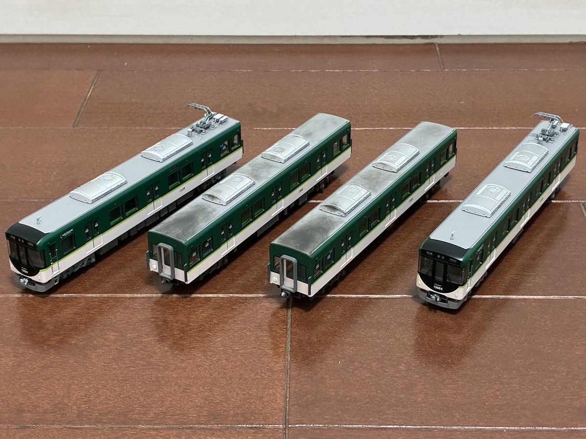ChocoChic207's tweet photo. ポポンデッタの京阪13000系30番台をワンマン仕様に加工してみた！

車外カメラは武蔵模型工房製のものを再塗装
乗務員室モニターはモルトレイン製
インレタは世田谷総合車輌センター製(車番は一部並べ替え)です。

ウェザリングや床下塗装はあまり慣れていません汗 https://t.co/pAGg3kvTZU