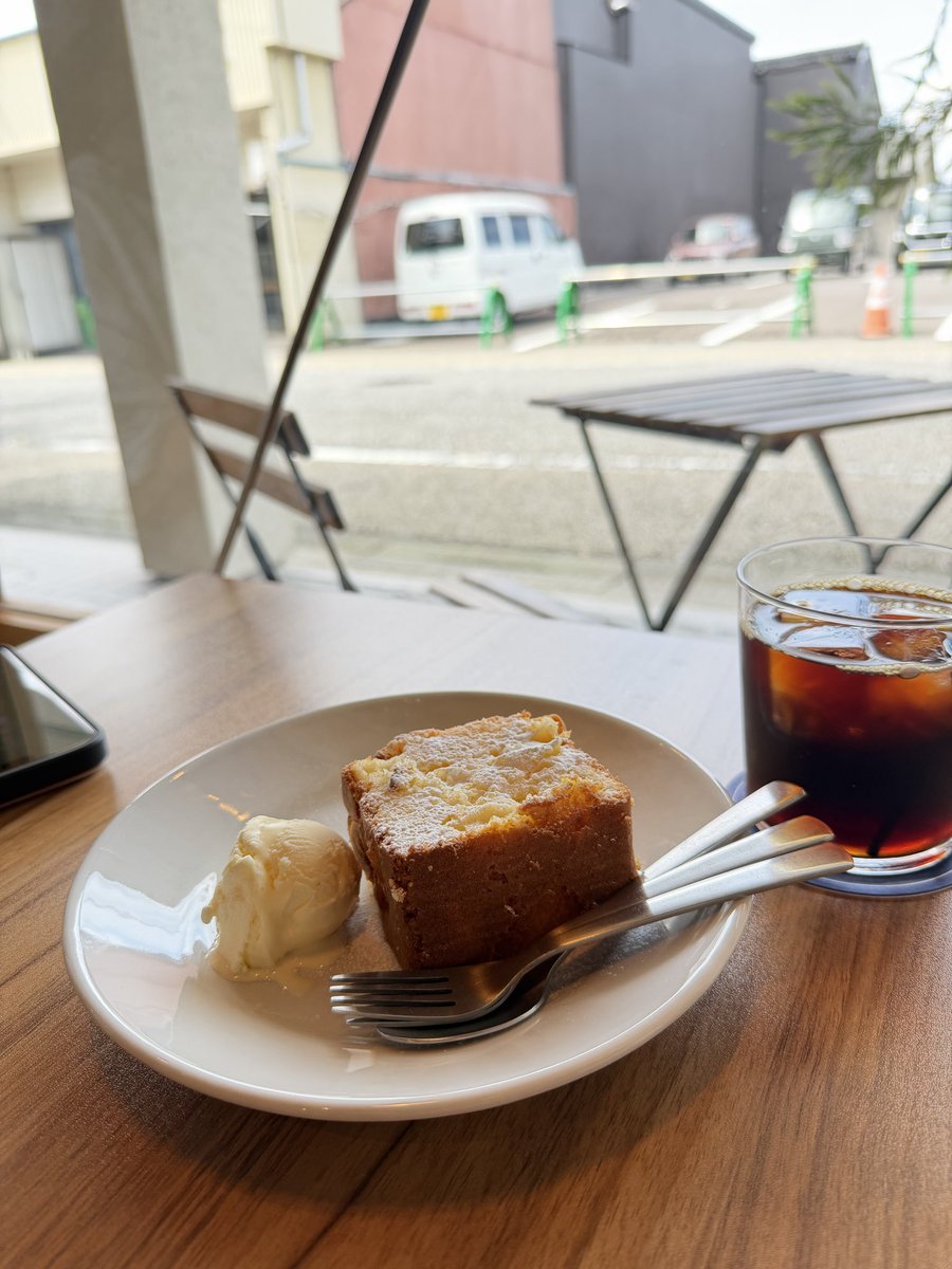 limegreen_limon's tweet photo. お昼に昔ながらのオムライスを食べてからのカフェ☕️〜ドッグラン🐶〜帰り道デス🚗
オムライスは過去イチかも🤔
カフェは初のエスプレッソマンゴーとケーキ2種をいただいて大満足😋
#ますや食堂 
#MATSUKICOFFEEROASTERY https://t.co/Jz62ivgivz