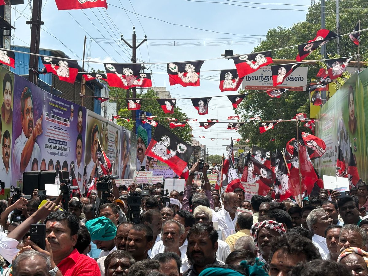 rmanoharanadmk's tweet photo. அதிமுகழக பொதுச்செயலாளர் எடப்பாடியார்அவர்களின் ஆணைக்கிணங்க
விவசாயிகளின்கூட்டுறவு வங்கியில்உள்ளபயிர்கடன் முழுமையாகதள்ளுபடிசெய்யாத
தவெகபொய்க்கால்குதிரை அரசைகண்டித்து 
கழகஅமைப்புசெயலாளர்
திருR.காமராஜ் தலைமையில் திருச்சிஒருங்கிணைந்தமாவட்ட   சார்பில்மாபெரும்ஆர்ப்பாட்டத்தில் கண்டனஉரை https://t.co/bsLyBODNPE