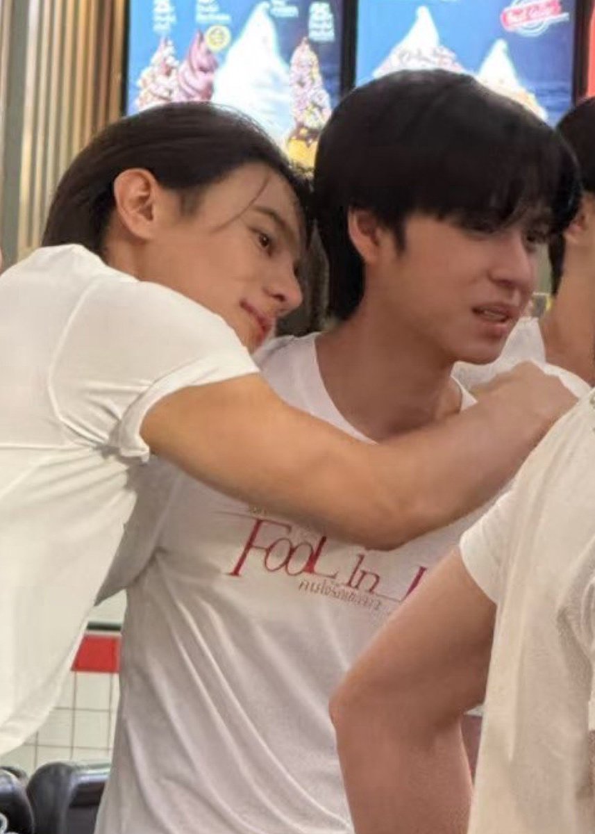 Whoislili010's tweet photo. Its always older ones to get super clingy with their puppies 😙 i love it so much @copterntp_ @artitbank
#copterbank #foolinlove https://t.co/Okocpgd435