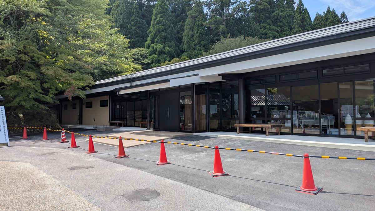 okuhiei's tweet photo. 陳列棚やイステーブルなどが搬入されリニューアルオープンらしくなってきました。
9月4日（金）9:00から新店舗での営業開始になります。 https://t.co/MhcRU086VK