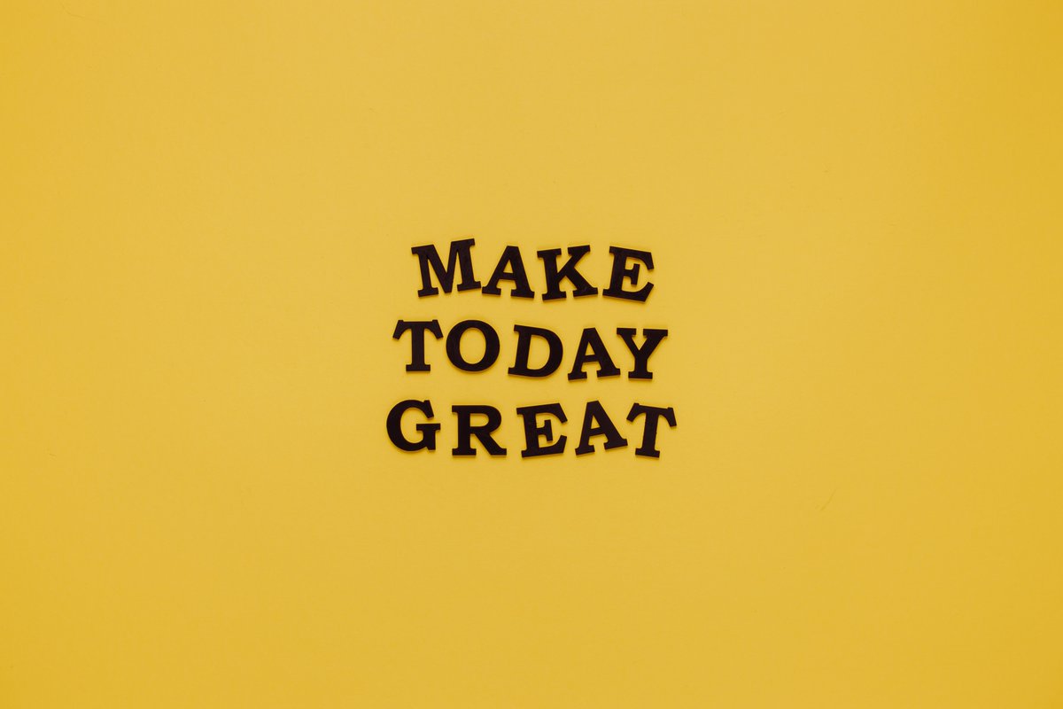 LifeCoachWeekly's tweet photo. Great days don’t happen by accident, they’re built by intent. ⚡️
Pick one needle-moving goal, eliminate the distractions, and execute with focus.
Make today count. 🎯
#Mindset #Productivity #LifeCoachWeekly #Motivation https://t.co/5iRA3Y5qfB