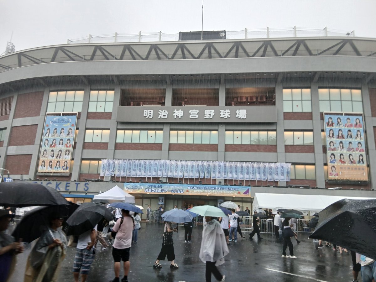 nogiyoso's tweet photo. 着弾！
激しい雷雨ですが、無事に開演されることを祈って待ちたいと思います。
#真夏の全国ツアー2026 https://t.co/kd8LrQ4gnF