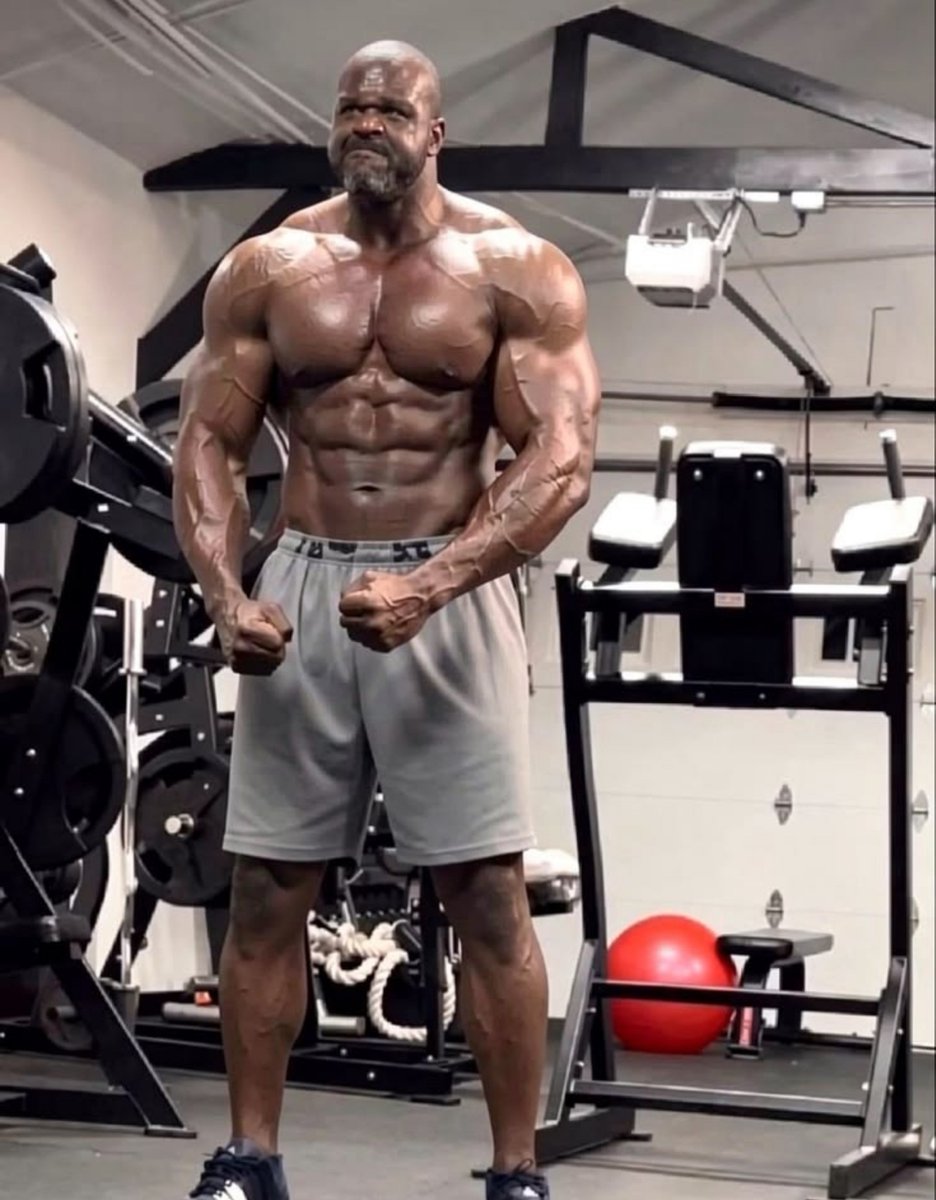 Karisma_bae's tweet photo. Shaquille O'Neal abs is a deal breaker https://t.co/5CDkfdUUv9