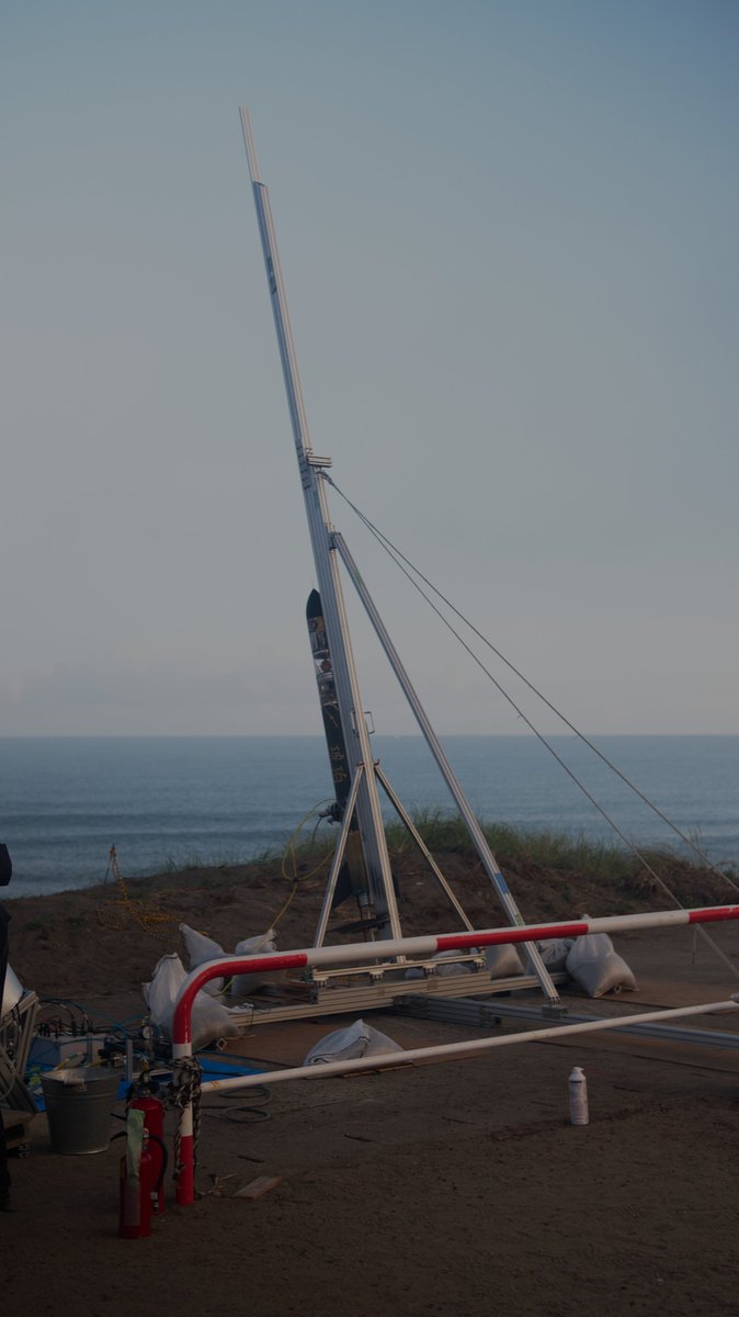 CORE_Rocket's tweet photo. 第22回能代宇宙イベント（22ndNSE）にて，「琥珀」の打上げに成功しました！🚀

今回の機体は，エンジンにシャワーヘッド，バルブシステムを搭載し，ニクロム線を用いた新規フェアリング，CAN通信を使用した電装システムを開発しました． https://t.co/xYqM0BzbCa