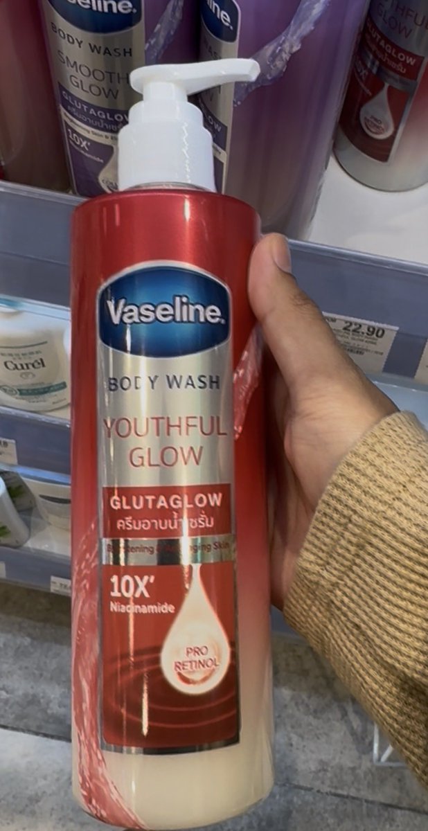 RosyAlya90's tweet photo. Wife to wife. Pegi guardian atau watson, cari sabun Vasseline kalau nak skin rasa moist, wangiii. Satu badan jadi berseri and glowing. 😘✨ https://t.co/fxUUeO1VBA