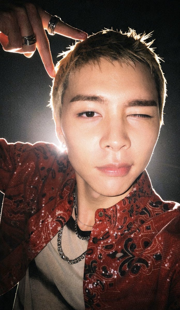 sosuhnny's tweet photo. he’s sooooo pretty https://t.co/ntWfhB5YN1
