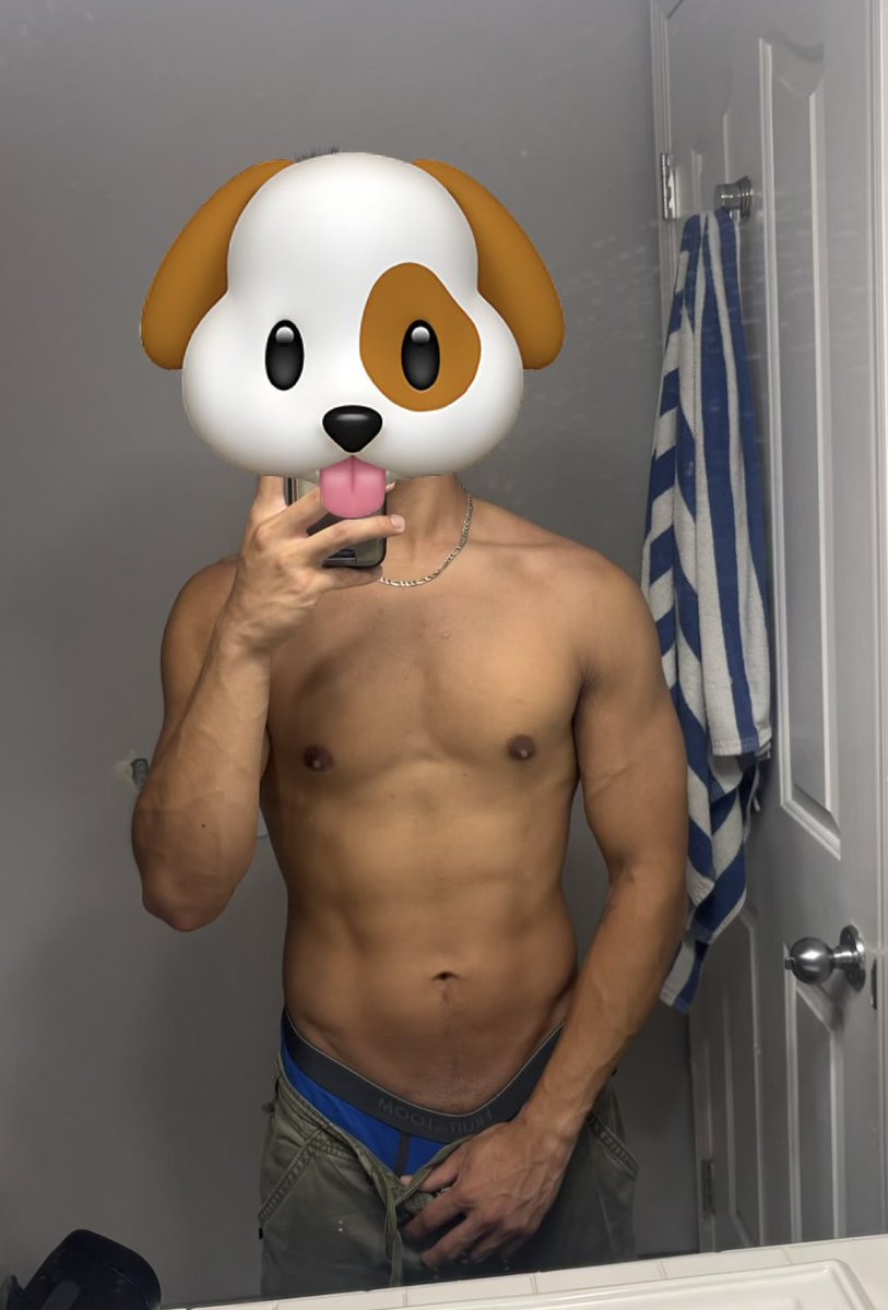 onlygreenwave's tweet photo. I dont have a mask, Yet��� but for now i'm your pup🐶 #VancouverGay #Sexy #Bi #feet #socks #twink #toned #gay https://t.co/7cmRqzR2Ce