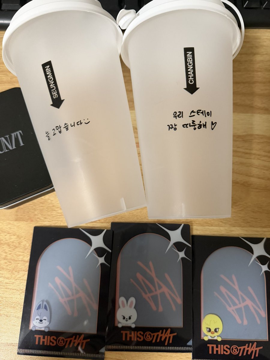 143_skz_325's tweet photo. #rt이벤트
 rt 댓글이벤트엽니다!!
디스앤댓 팝업 입장선물, 멤버쉽 인증선물 
컵 2명, L파일 3명 뽑도록하겠습니다!!
원하시는거 댓글에 적어주시고 rt해주세요:)

❣️인증: 원하시는 멤버 버블 50일 이상
❣️당발: 8월30일 창빈시🤍

⭐️배송비 부담
⭐️CU만 가능 https://t.co/IEn55elssF