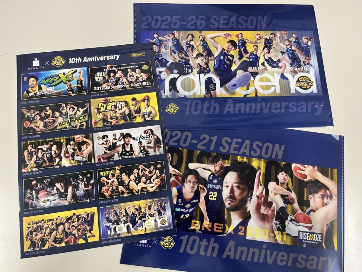 TSUTAYA79513336's tweet photo. 【お知らせ】
8/29（土）10時～、うさぎやTSUTAYA宇都宮駅東口店で特別イベント開催！
10年間掲出した巨大バナーをリサイズしてパネル展示🏀
10周年記念グッズも販売します！
※パネル展示場所、２階ピラティススタジオ前予定
#宇都宮ブレックス #BREX https://t.co/X3ChBDdyjA