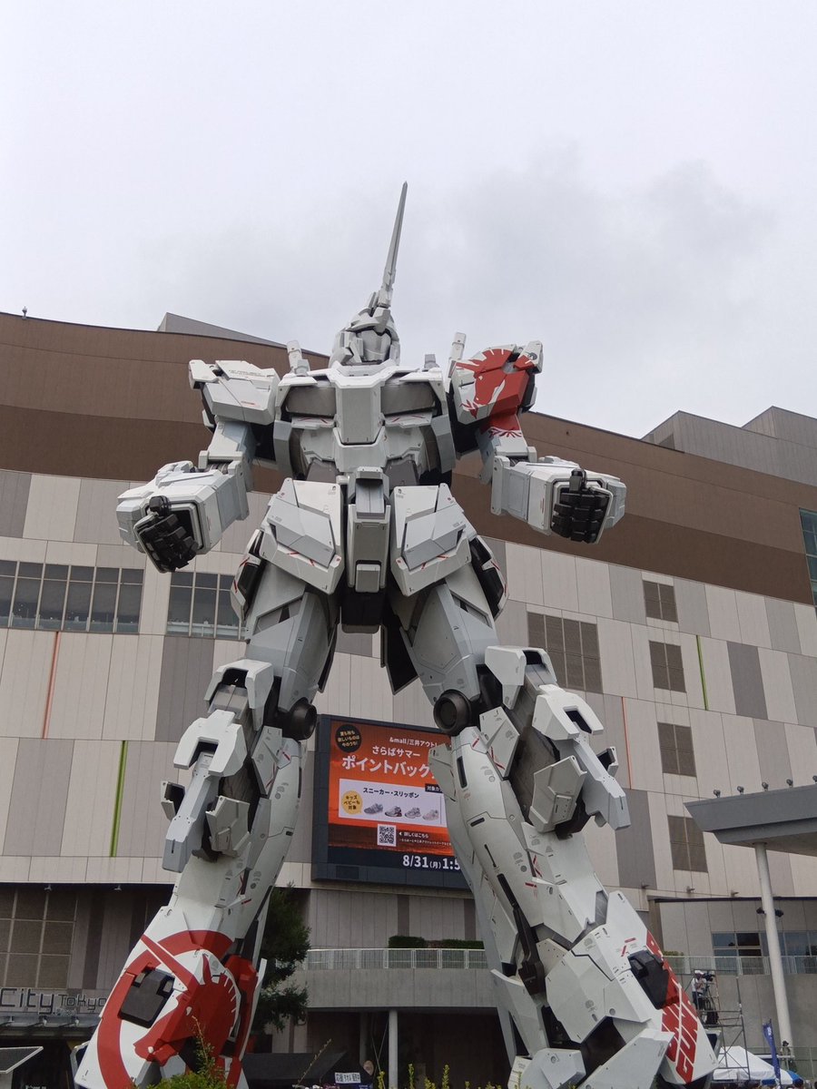 Isikyo_gnade's tweet photo. お台場のユニコーンガンダムのラスト展示を観に来た。
肩のビスト財団マーク、デカールだけ売ってほしいな https://t.co/A99HDyEewu