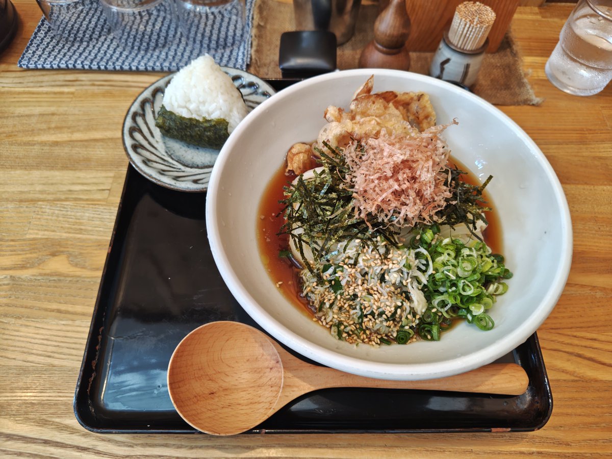 noodlelife's tweet photo. 倉敷美観地区のやまこうどんさんで、しらすとニラ、オリーブオイルの まぜうどんを冷で頂きました♪
オリーブオイルとにんにくが効いたまぜうどん😮めちゃウマですよ！！ https://t.co/soD9ev8XES