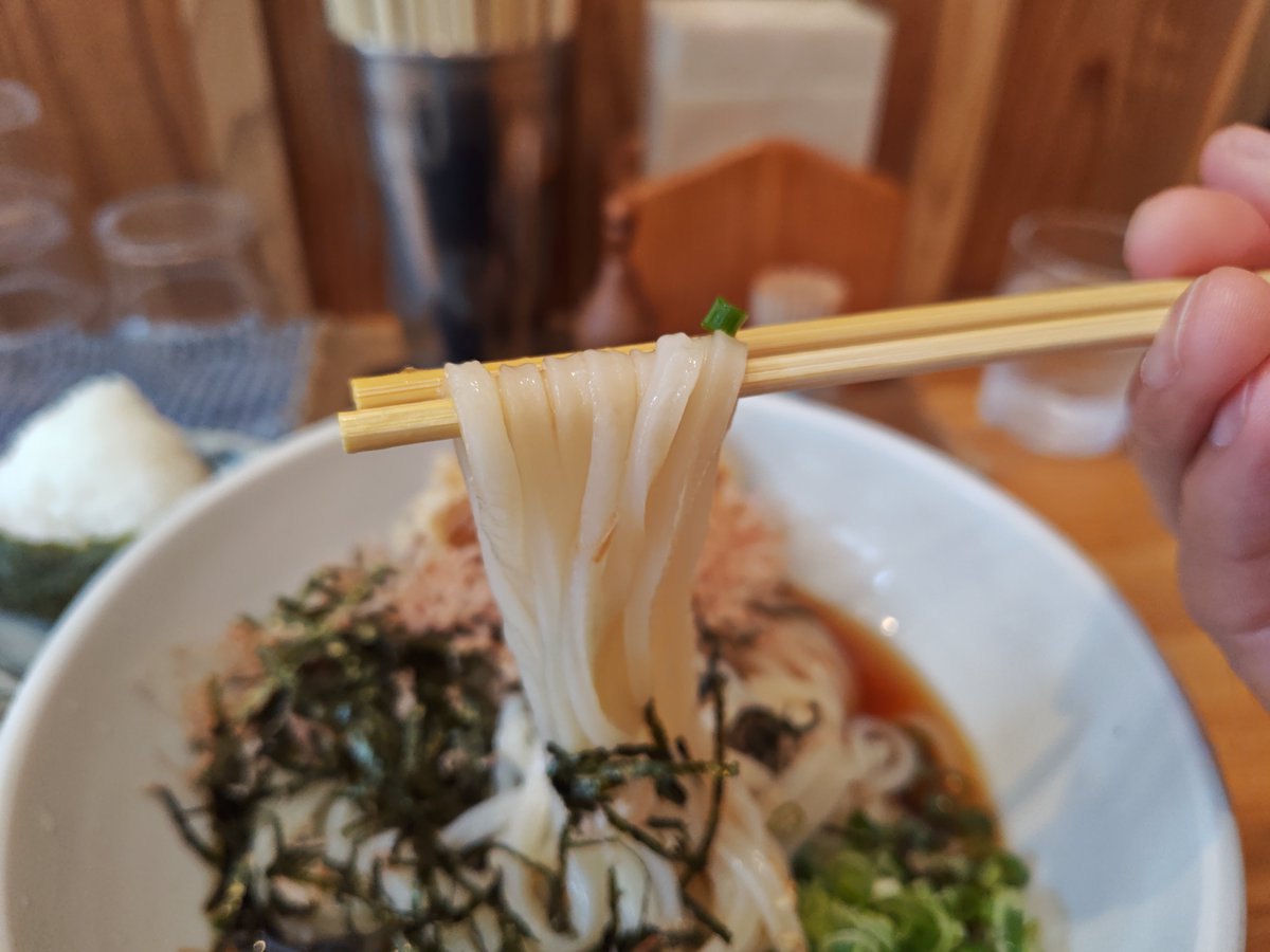 noodlelife's tweet photo. 倉敷美観地区のやまこうどんさんで、しらすとニラ、オリーブオイルの まぜうどんを冷で頂きました♪
オリーブオイルとにんにくが効いたまぜうどん😮めちゃウマですよ！！ https://t.co/soD9ev8XES