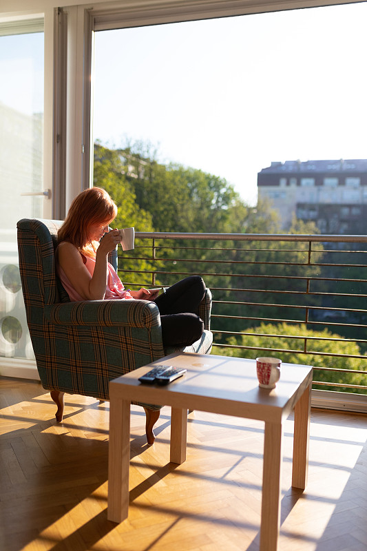 DannyOn51265376's tweet photo. Lazy Sunday vibes: sipping iced coffee, flipping a good book, and letting the rest of the world wait , https://t.co/tsOTSs8Kcz