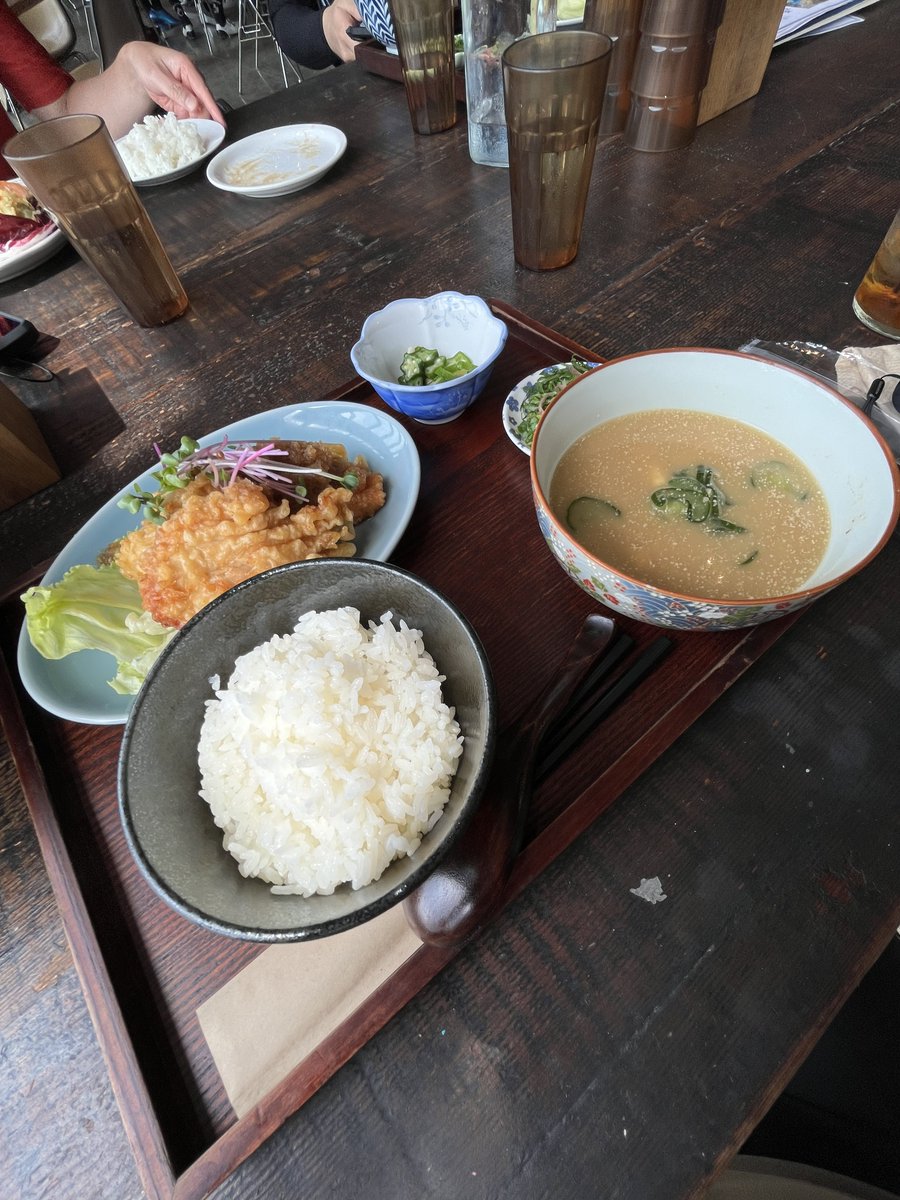 tricoslime's tweet photo. 今日は
ビアンキ2台
ピナレロ2台
でランチ

さて、帰って試合の準備 https://t.co/XOlrota6DL