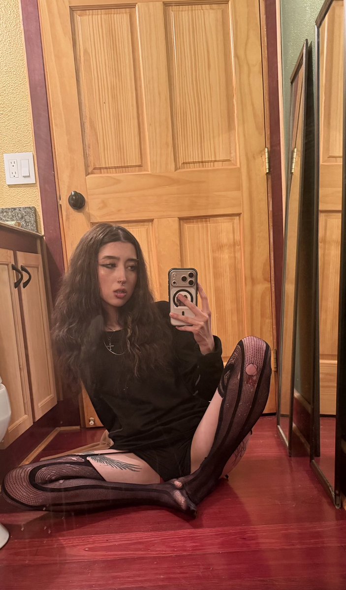 skyevoidsnaps's tweet photo. need me a husband who listen and does everything I say rn😌 https://t.co/W02ZojP9Mb
