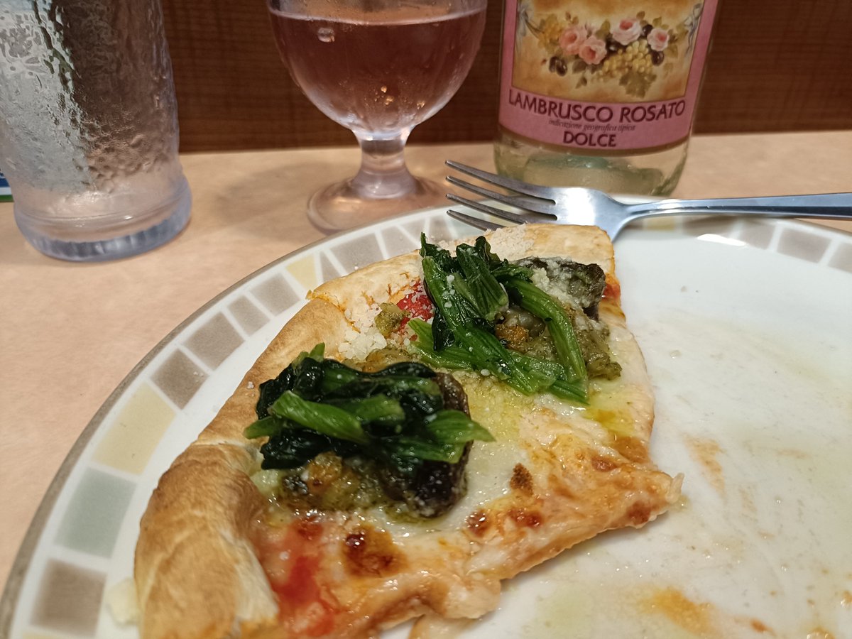ramensyu's tweet photo. ま〜たサイゼで1人飲み(´Д` )
楽しい〜 https://t.co/WuQWRbpJ45