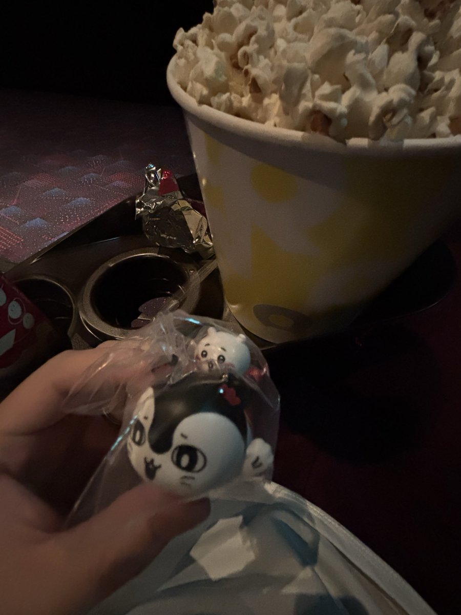numezoning's tweet photo. ちいかわの映画を1人で観てきた！
くりまんじゅうが幸せそうで何よりでした笑
特典はちいかわでしたー！ https://t.co/DO81vmOcxN